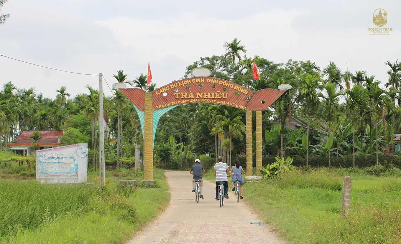Northern Vietnam Colors to Central Heritage: 15-Day Trekking, Culture & Scenic Adventure